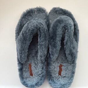 Olu’Kai Sherpa slippers size 9, grey